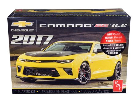 Skill 2 Model Kit 2017 Chevrolet Camaro SS 1LE 1 25 Scale Model by AMT Fashion