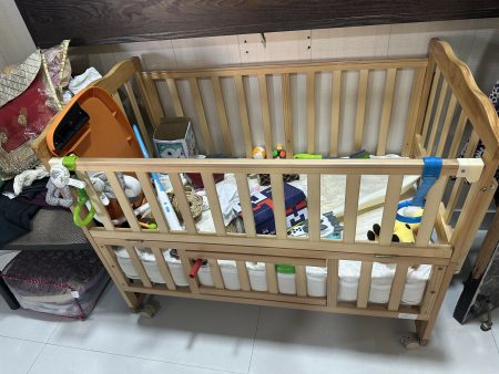 BABYHUG Montana Wooden Cot Cum Rocker, Dimensions: L107×W60×H85 cm Supply